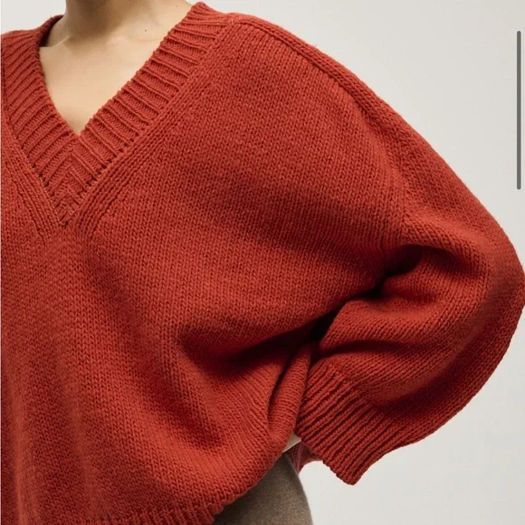 No29 Babaa V-Neck Sweater in Arce - Picture 4 of 9